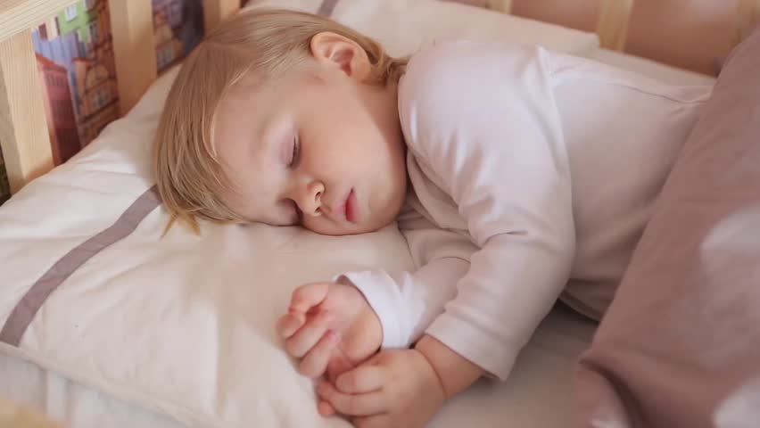 Ребенок не спит днем. 5 ситуаций с дневным сном: как наладить режим? развитие ребенка от 1 до 3 лет