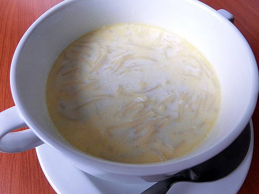 Как сварить молочную лапшу ребенку: рецепты приготовления молочного супа с вермишелью