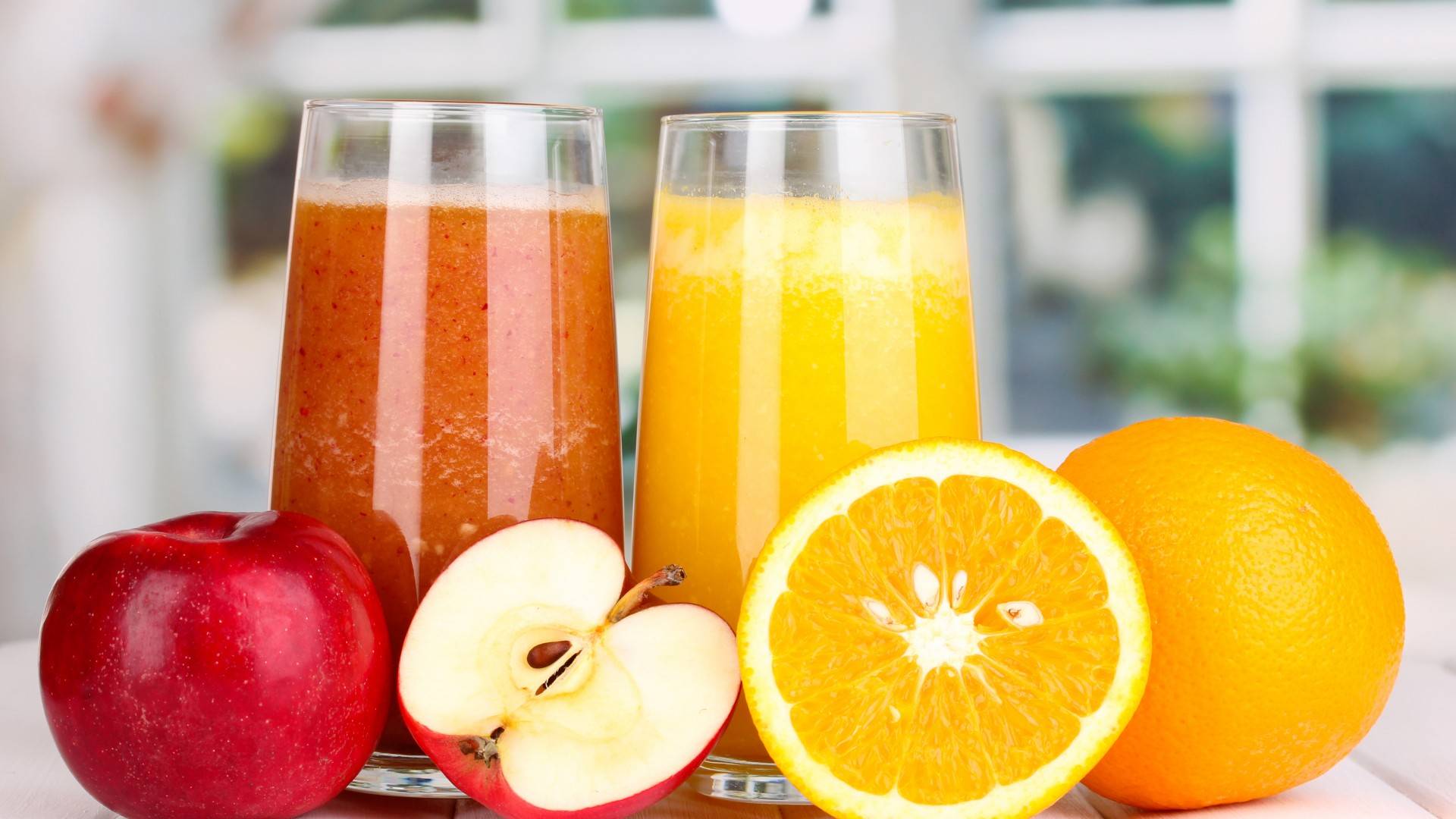 Полезнее ли свежевыжатые соки самих овощей и фруктов?