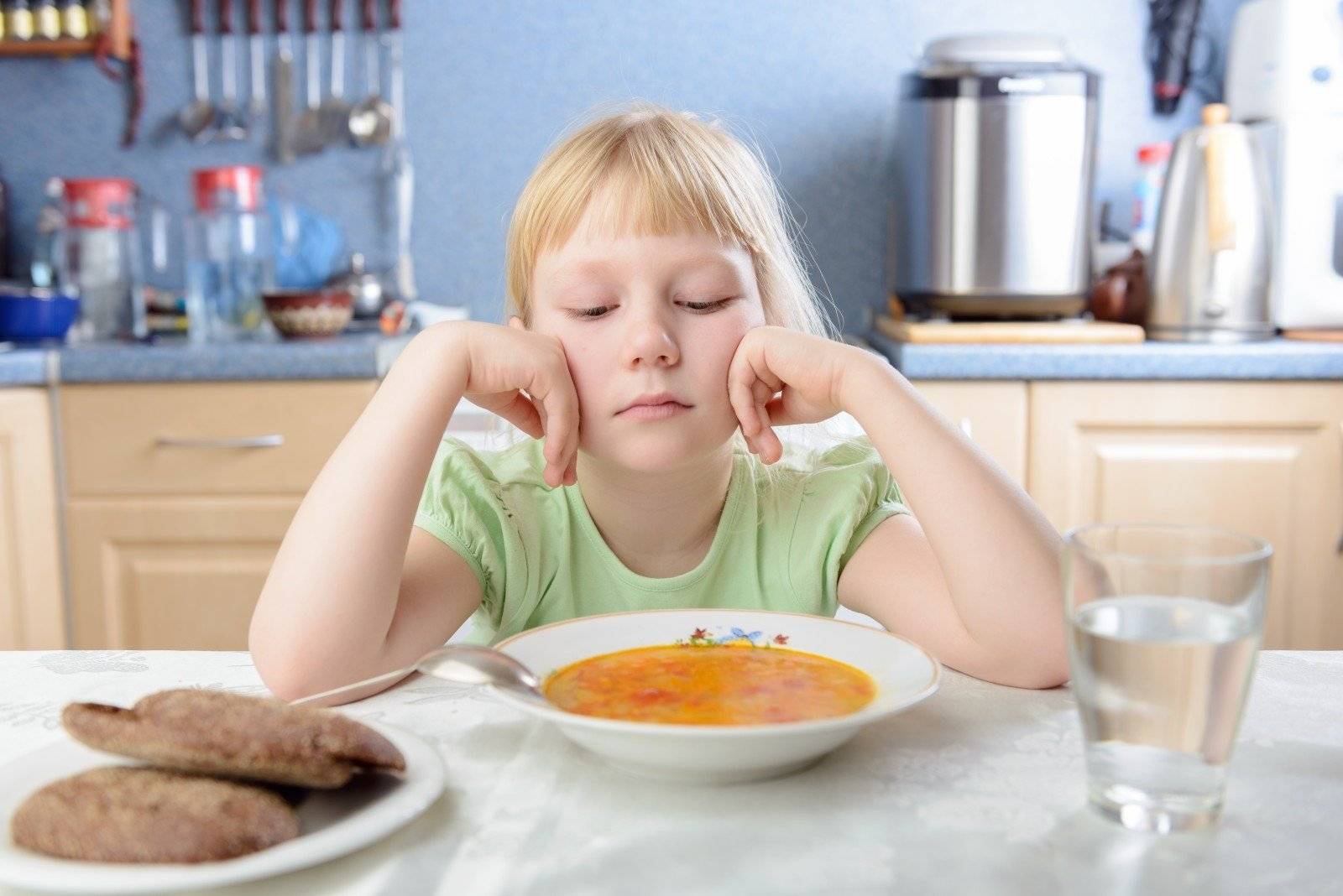 Что делать если годовалый ребенок отказывается есть супы