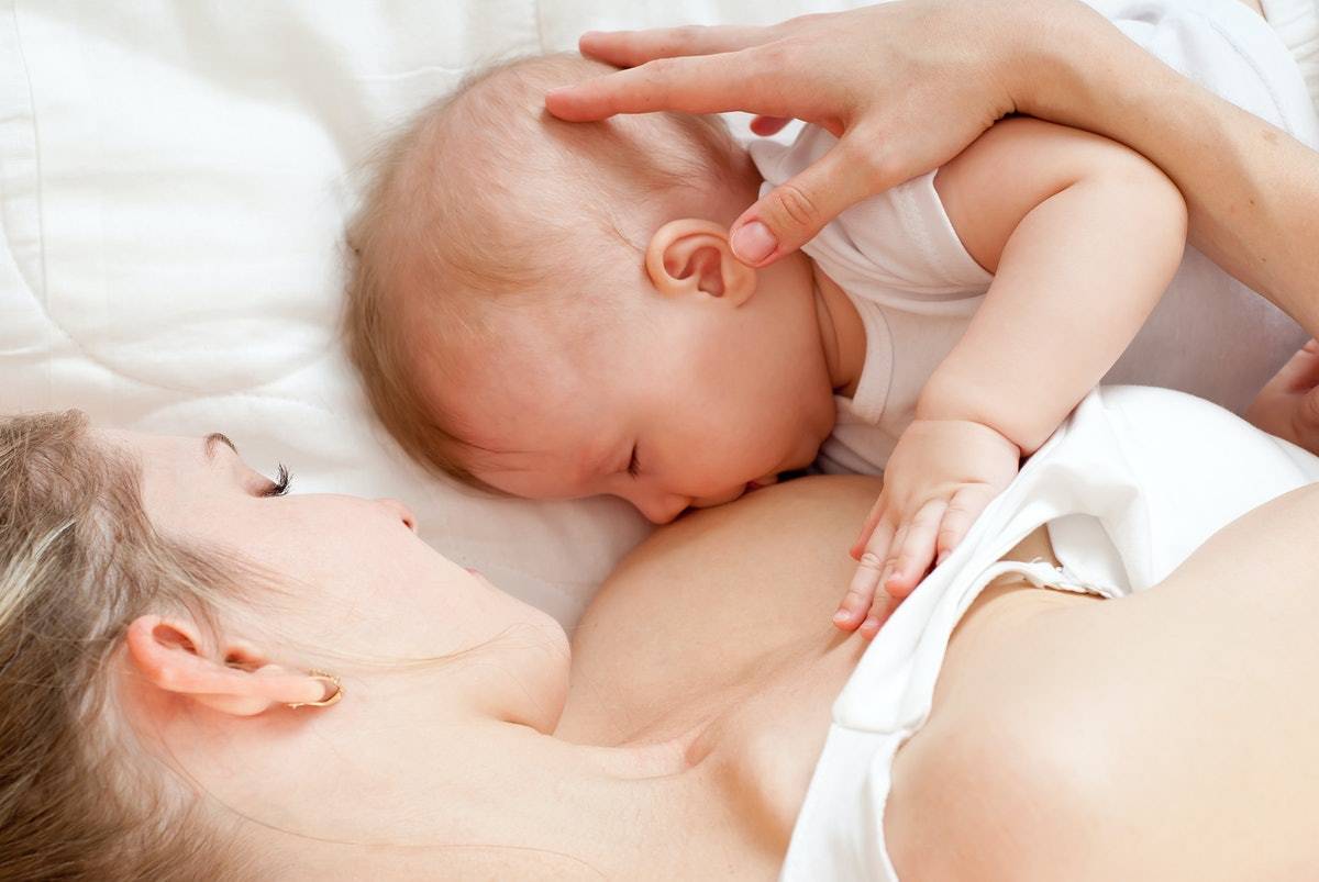 Лечение боли в горле при грудном вскармливании: что можно и нельзя кормящей маме?