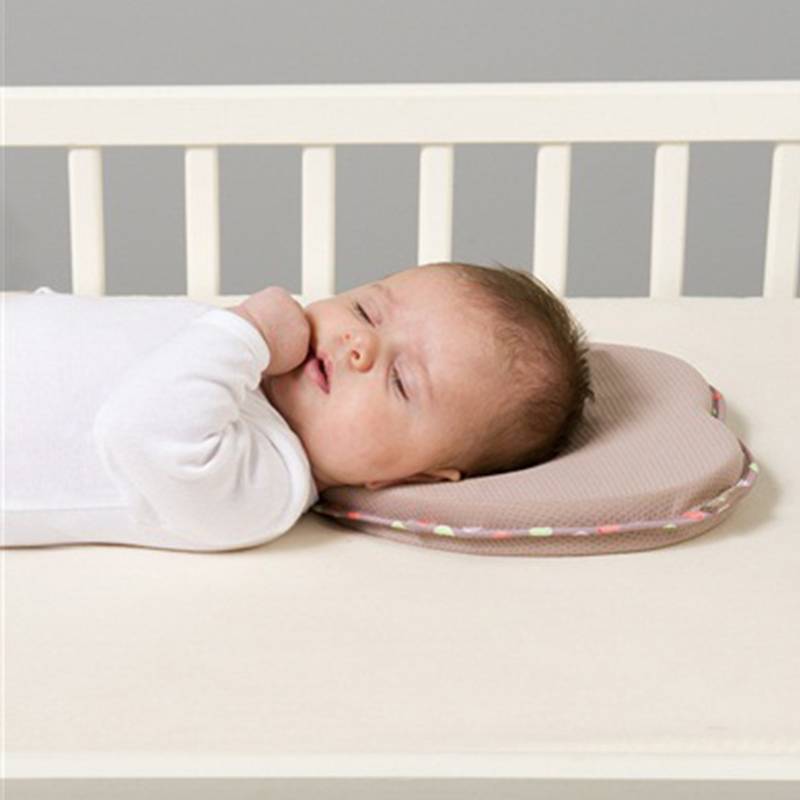 Подушка для новорожденных детей: когда ребенок может спать на ортопедической подушке, как ее выбрать, нужна ли подушка новорожденному / mama66.ru
