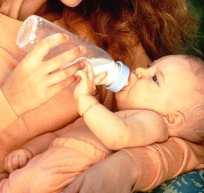 В каком возрасте отучать от бутылочки? - здоровье малыша и все что с ним связано - страна мам