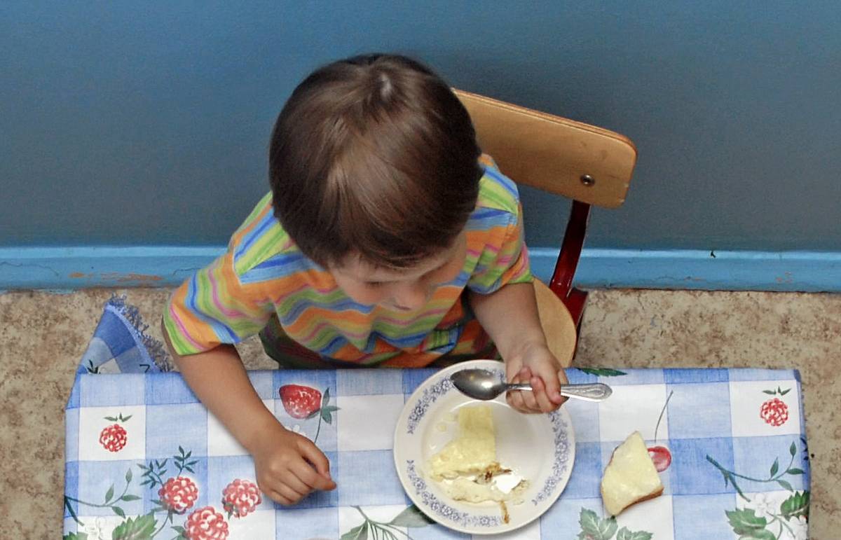 Решаем проблему: ребенок не ест в детском саду