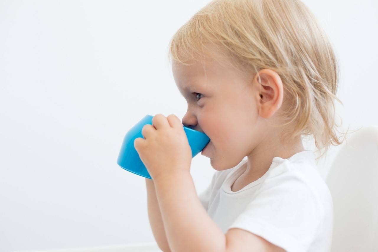 Ребенок пьет воду ночью: причины данного поведения, способы, как отучить малыша выпивать много жидкости в ночное время
