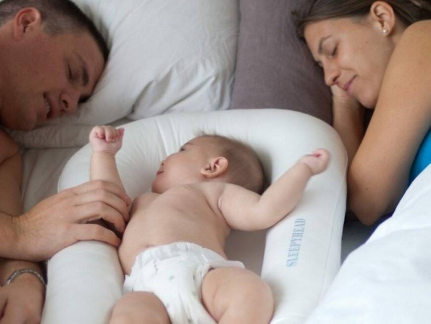 Совместный сон матери и ребенка: польза или вред?