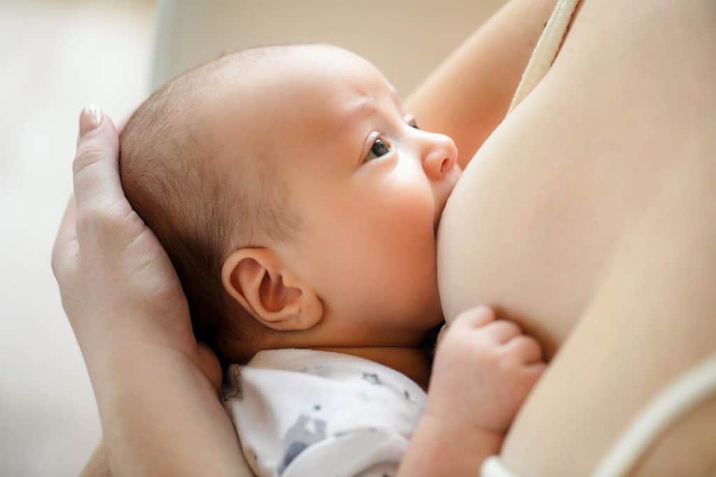 Как вылечить кишечные колики у новорожденного ребенка?
