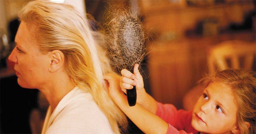 Выпадение волос у женщин: причины и методы лечения