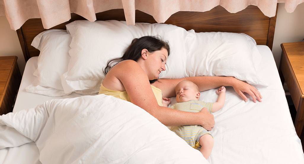 Спать с ребенком в одной кровати или нет