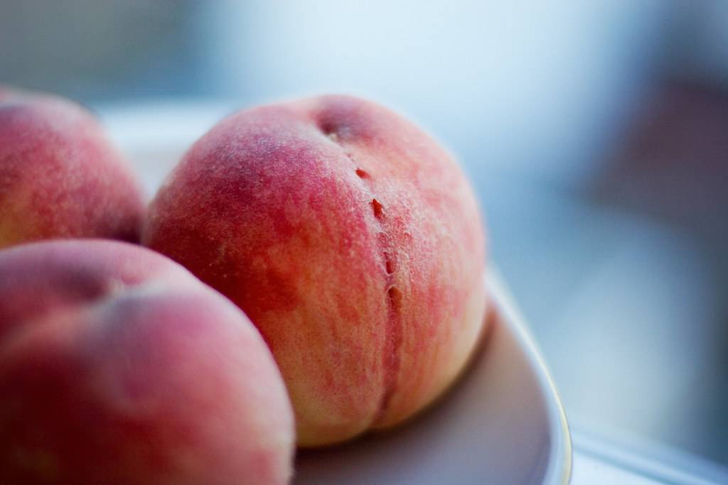 Можно ли персики при грудном вскармливании?