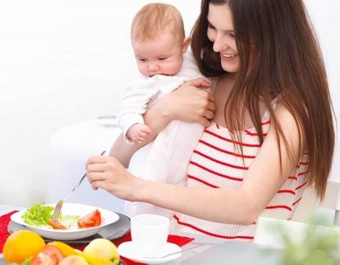 Меню кормящей мамы: как питаться в период грудного вскармливания?