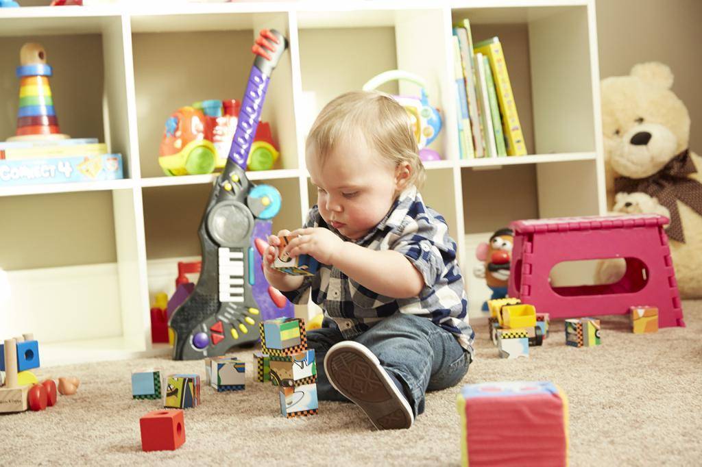 Ребенок постоянно ломает игрушки: как быть родителям?