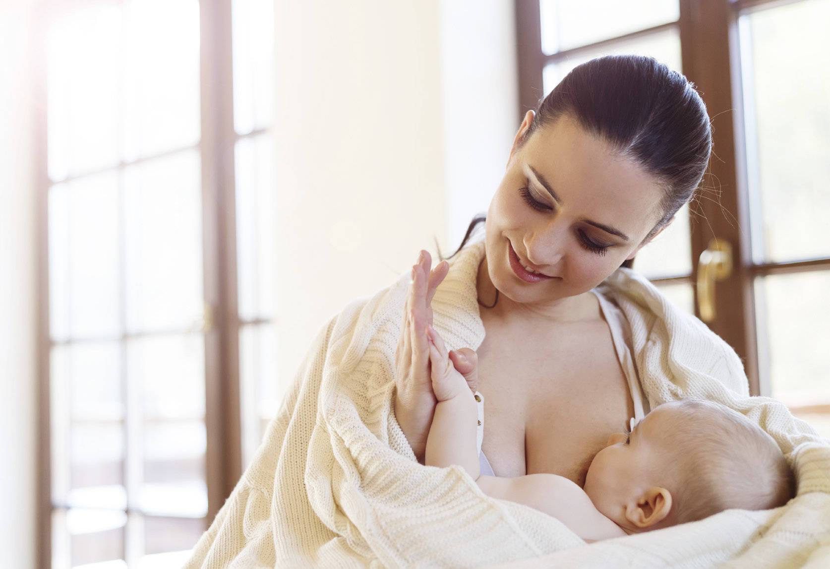 Кормление грудью при беременности: стоит ли совмещать