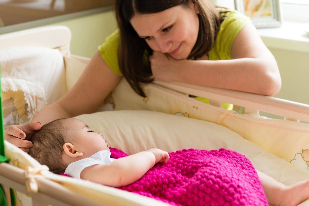 Как уложить ребенка спать без слез и укачивания?