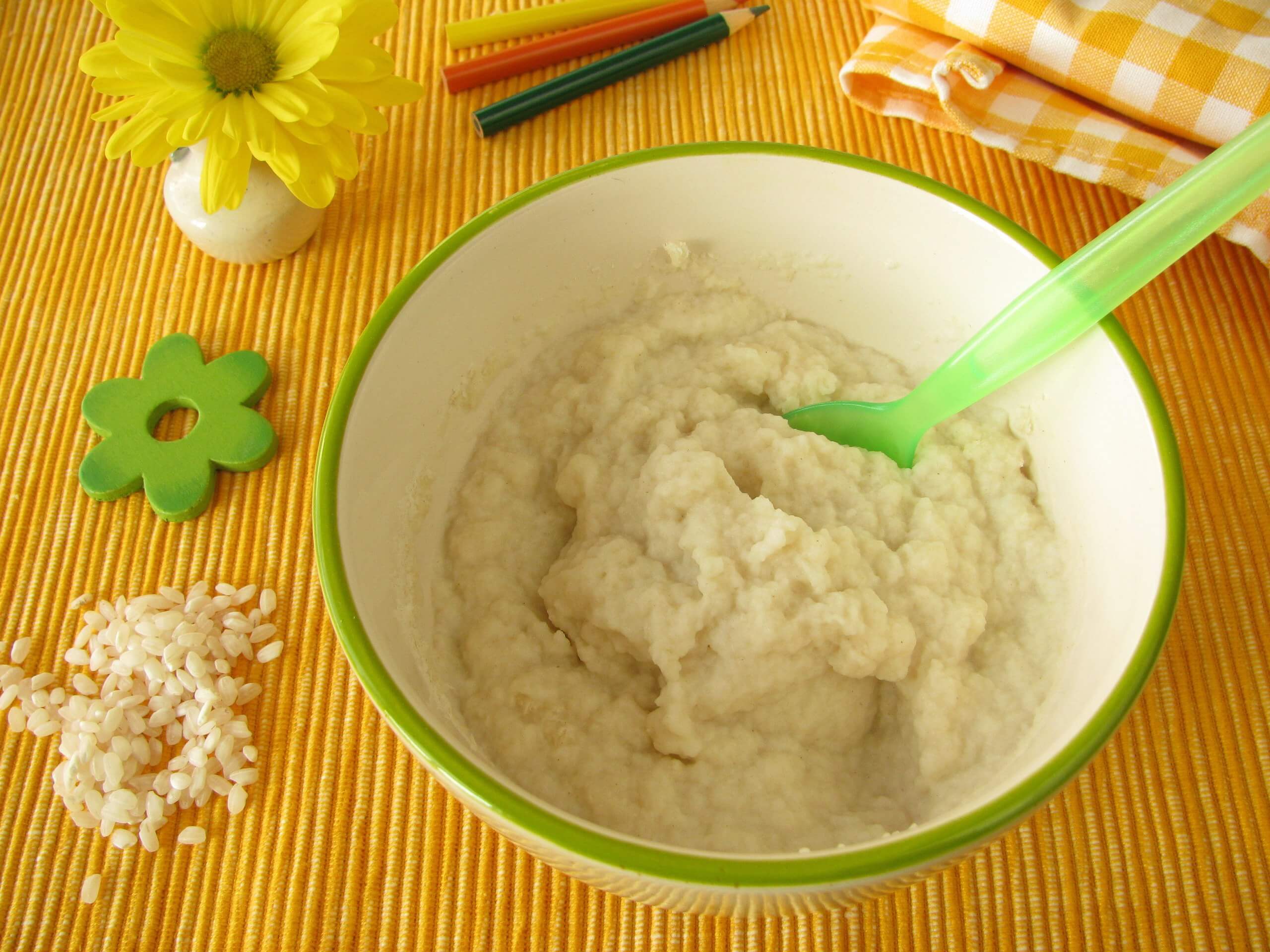 Рисовая каша для грудничка: как приготовить, когда и как вводить в прикорм
