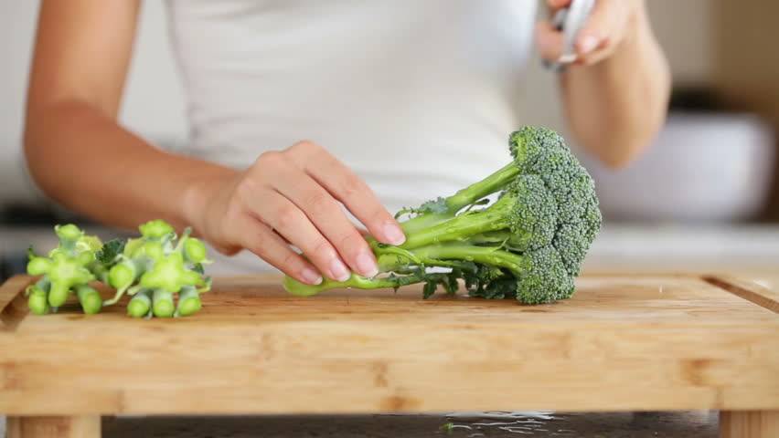 Польза брокколи при грудном вскармливании и рецепты с капустой для кормящих мам