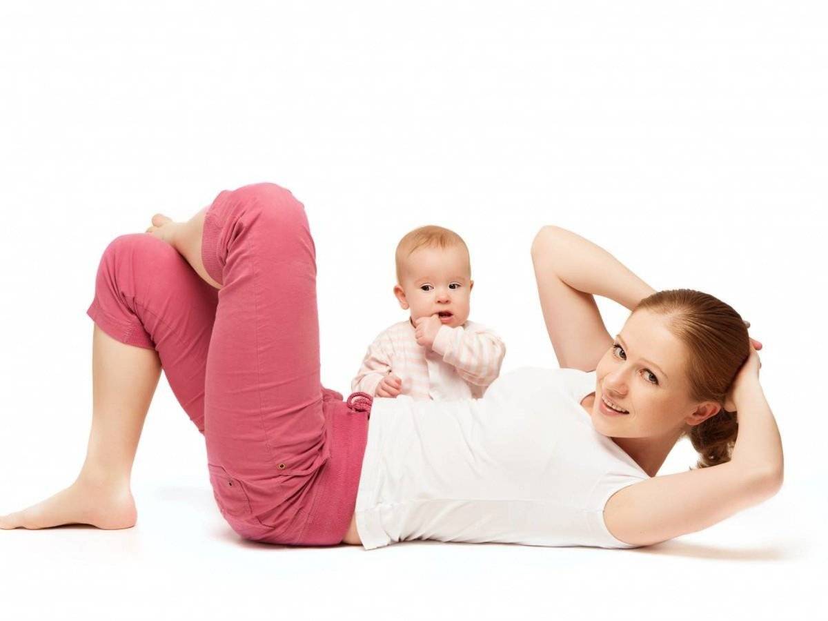 Молодые стройные мама. Фитнес с малышом. Физкультура в послеродовом периоде. Фитнес мама и малыш. Упражнения для мам с малышом.