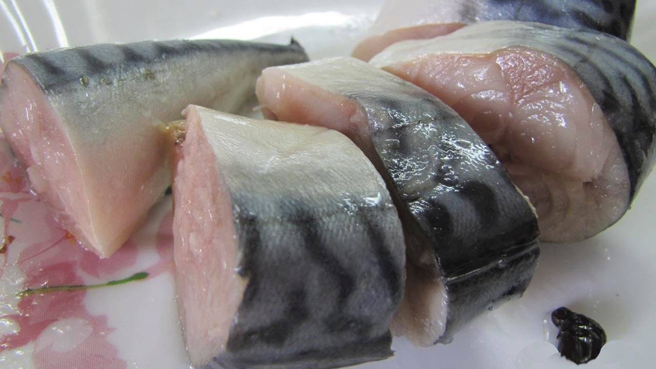 Соленая рыба при грудном вскармливании: польза и вред продукта, можно ли употреблять его при гв и с какого месяца, а также когда разрешается давать ребенку?