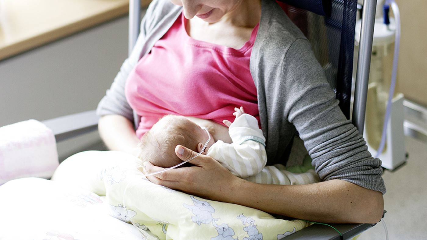 Кормление недоношенных детей: правила грудного вскармливания
