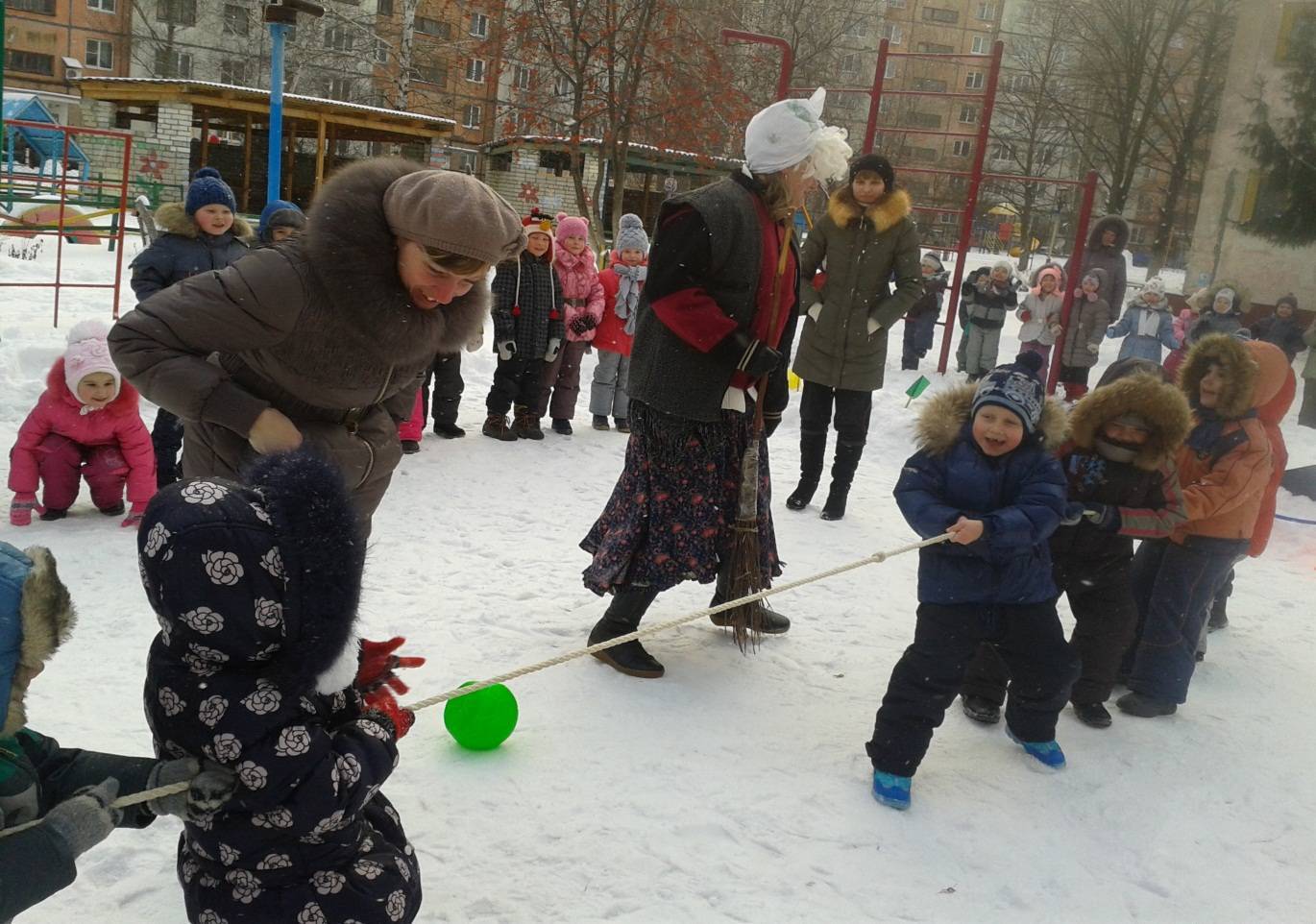 Зимние забавы на улице для детей. воспитателям детских садов, школьным учителям и педагогам - маам.ру
