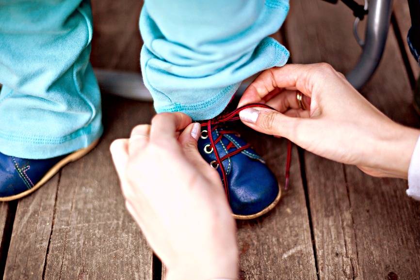 Когда малышу действительно нужна первая обувь? развенчиваем мифы