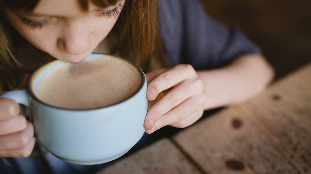 С какого возраста можно пить кофе детям: рекомендации медиков