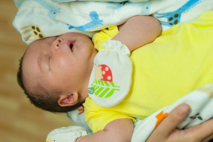 Чем лечить насморк у новорожденного ребенка? | onni