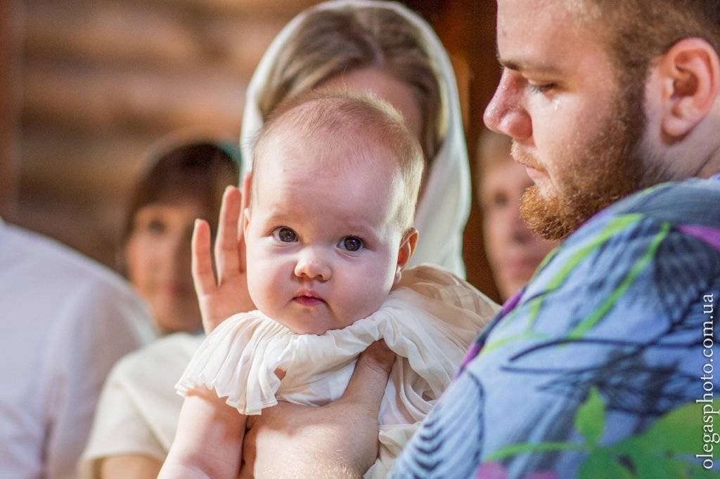 Крестные родители: кому категорически не стоит быть крестными у ребенка