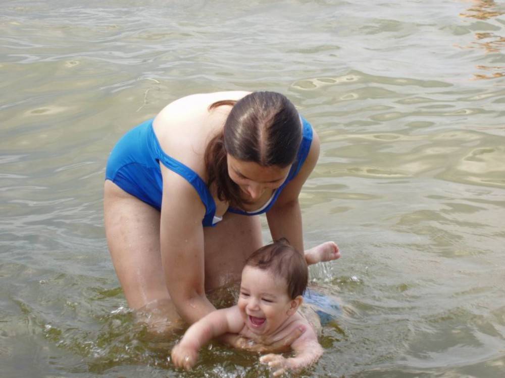 Можно ли кормящей маме плавать в бассейне? - ✿ «всё для мамы»