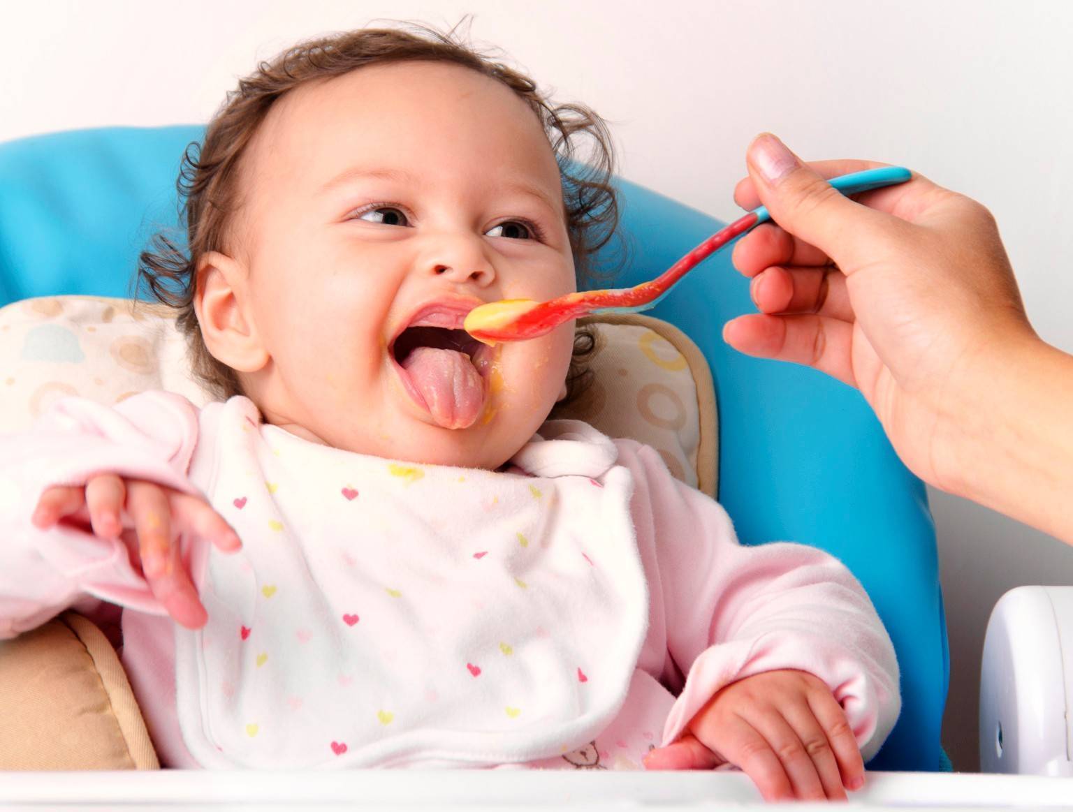 Ребенок 1,4 месяца перестал есть утром (завтрак). что делать? как кормить?