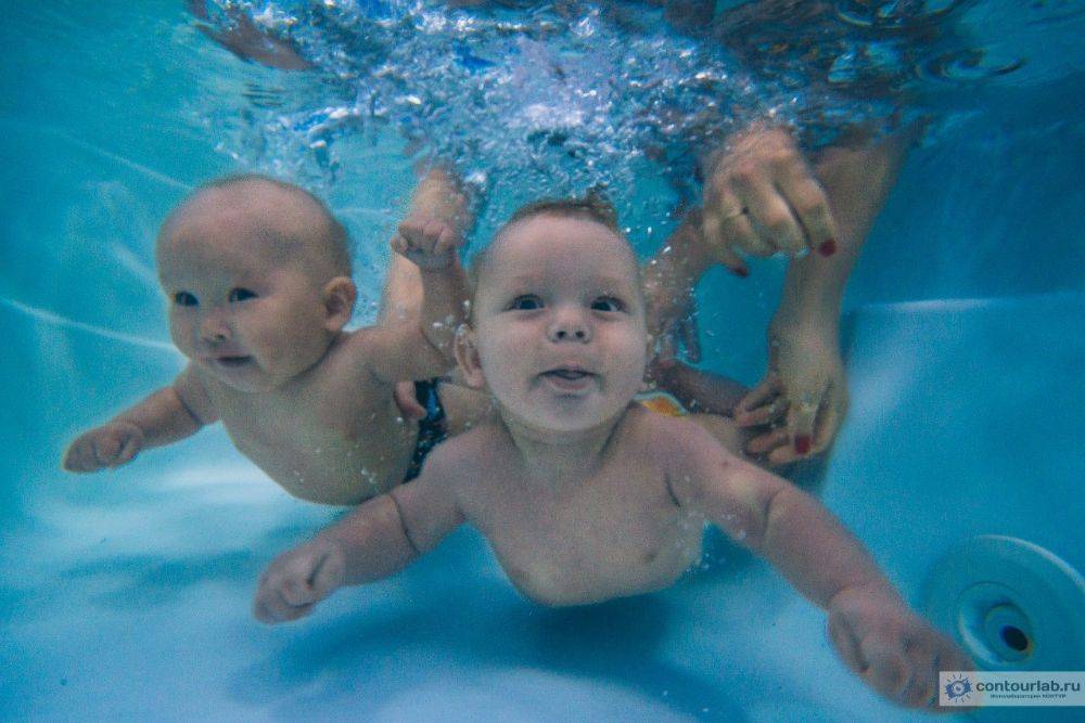 Водная гимнастика для грудничков: польза и примеры упражнений для ванной