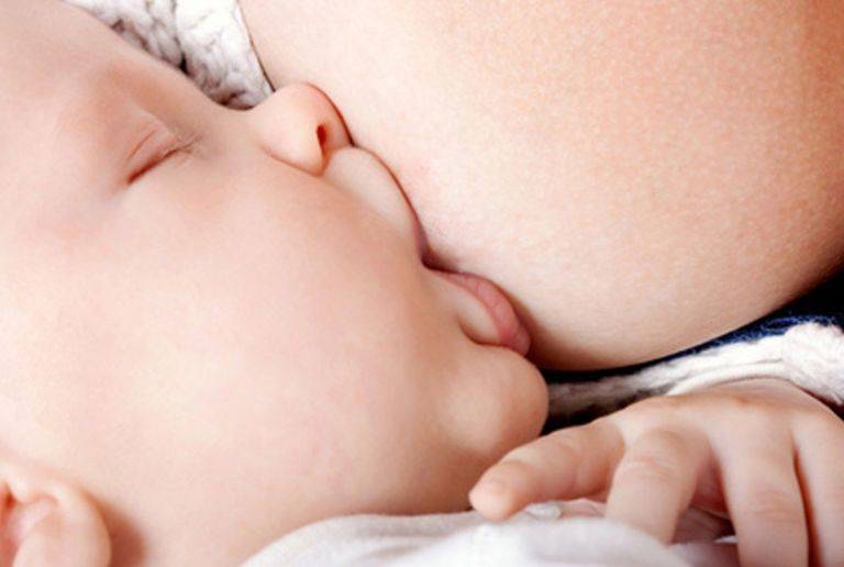 Отказываться ли от бани во время кормления малыша грудью?
