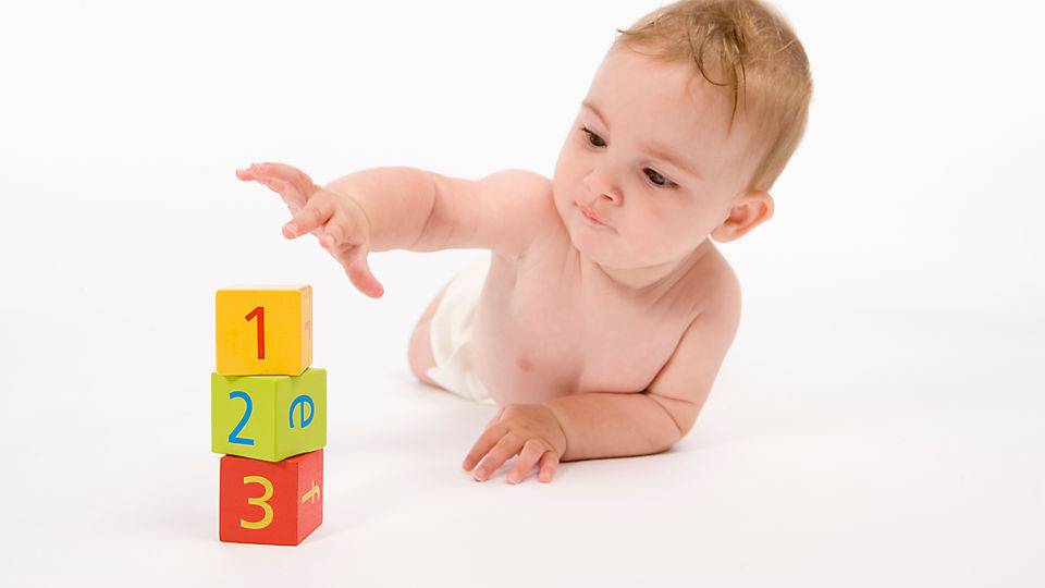 Развитие ребенка на 5 месяце жизни: что должен уметь малыш?