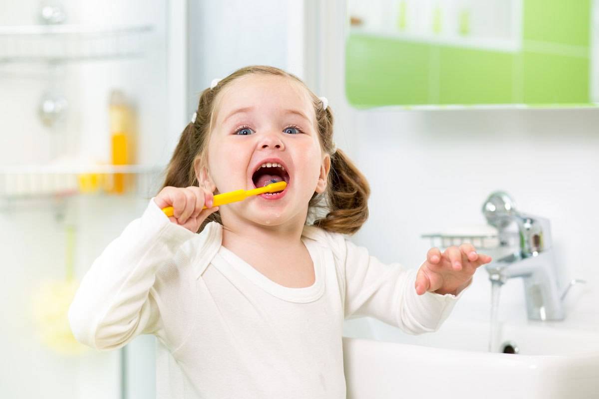 Когда выпадают молочные зубы у детей – схема, сколько их у ребенка