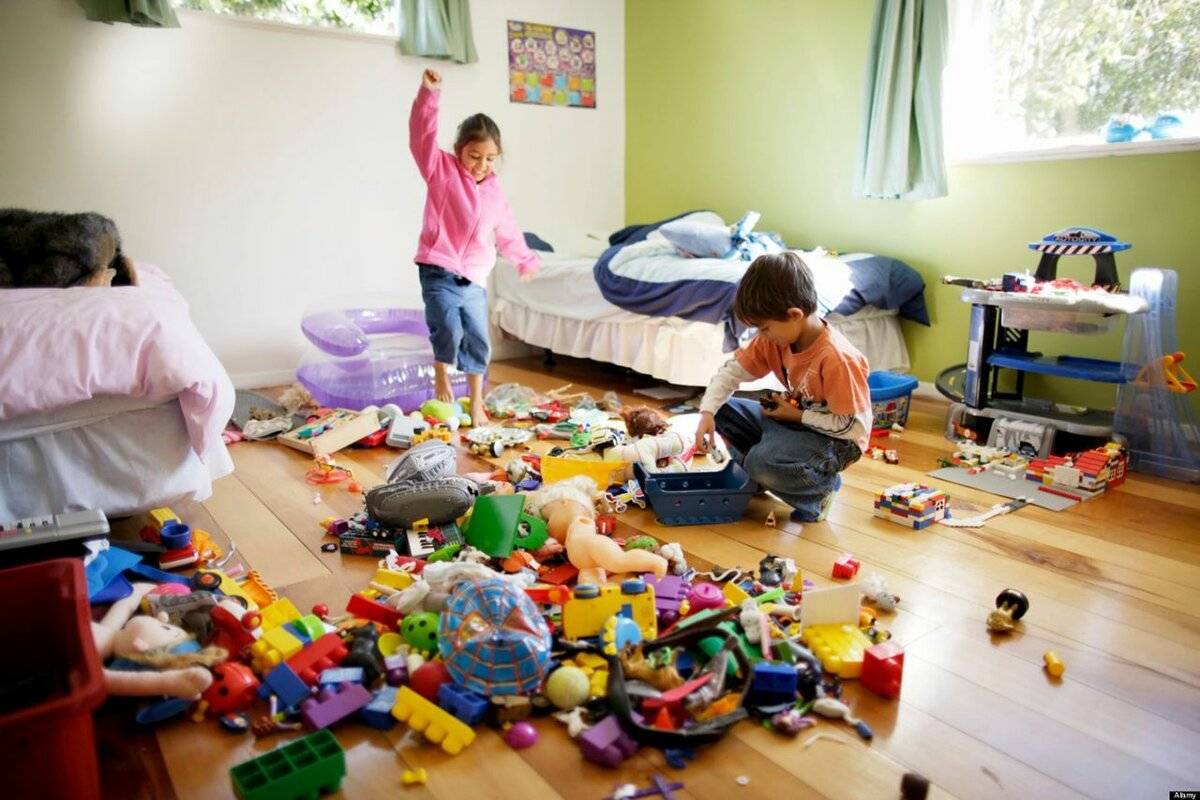 Как приучить детей собирать за собой игрушки