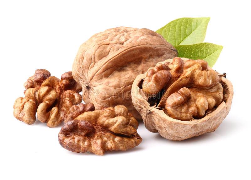 Грецкие орехи при грудном вскармливании: польза и вред