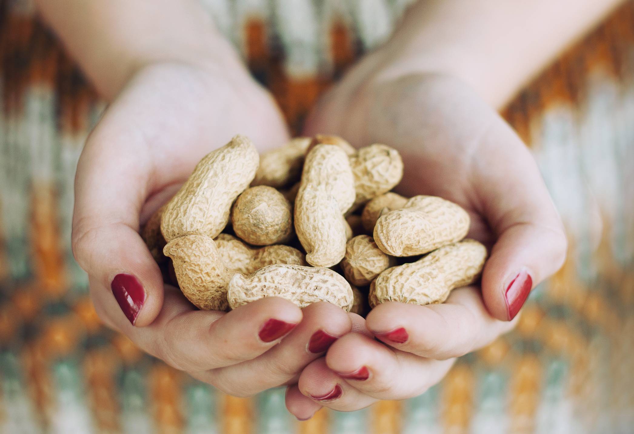 Арахис при грудном вскармливании: можно ли кормящим мамам есть эти орехи