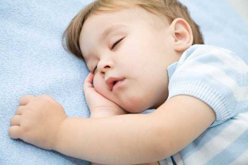 Почему ребенок может храпеть во сне, но соплей нет и как лечить?