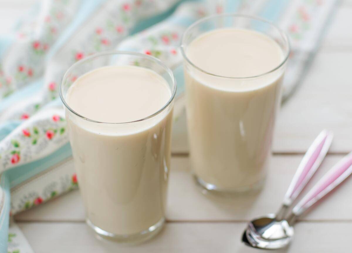 Можно ли топленое молоко при грудном вскармливании: когда и как включать его в рацион при гв, можно ли давать малышу, польза и вред продукта