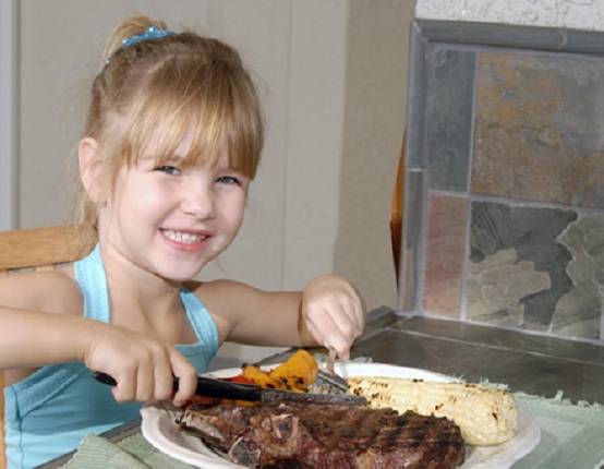 Ребенок не ест мясо. что делать?