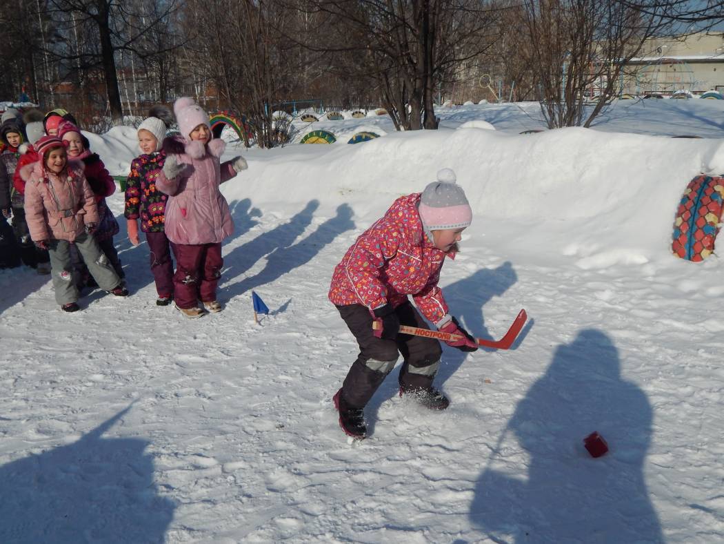 Зимние игры для детей на улице: 17 бесценных идей