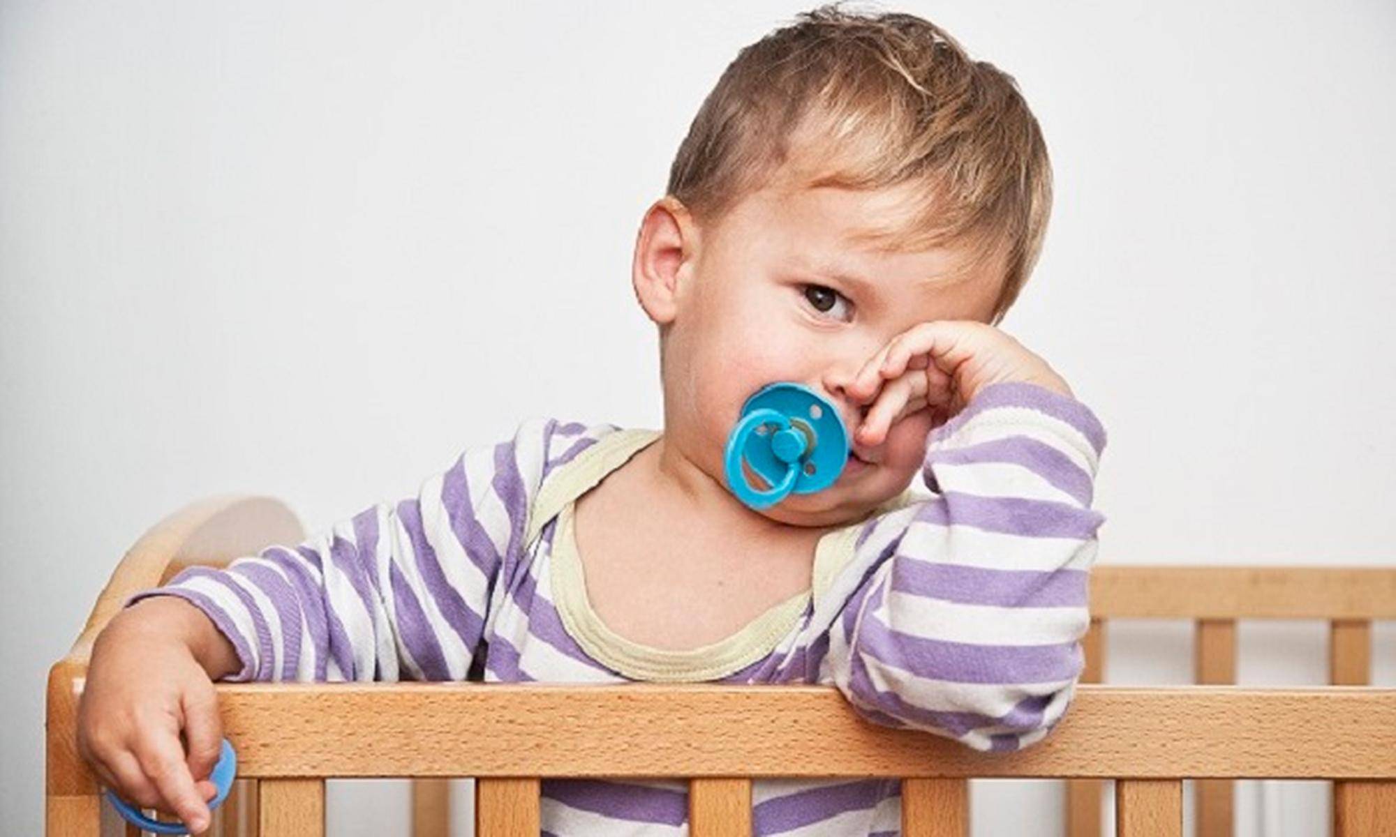 Как отучить  ребёнка от соски правильно. в каком возрасте лучше отучать ребёнка от соски без плача и травм