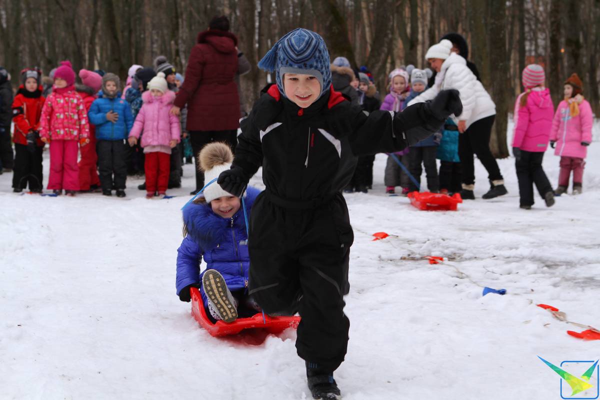 18 веселых новых и давно забытых зимних игр с детьми на улице