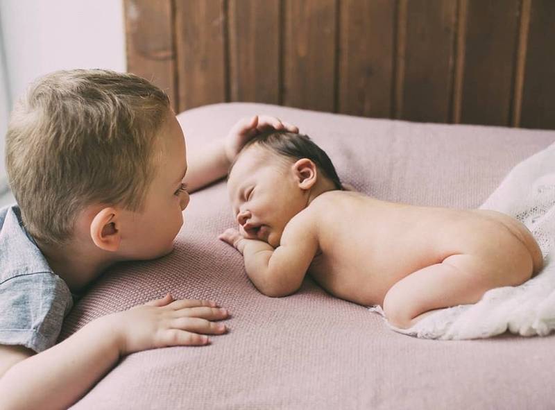Как подготовить ребенка к рождению второго: 9 правил