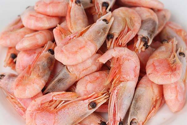 Можно ли креветки при грудном вскармливании, кальмары и морепродукты